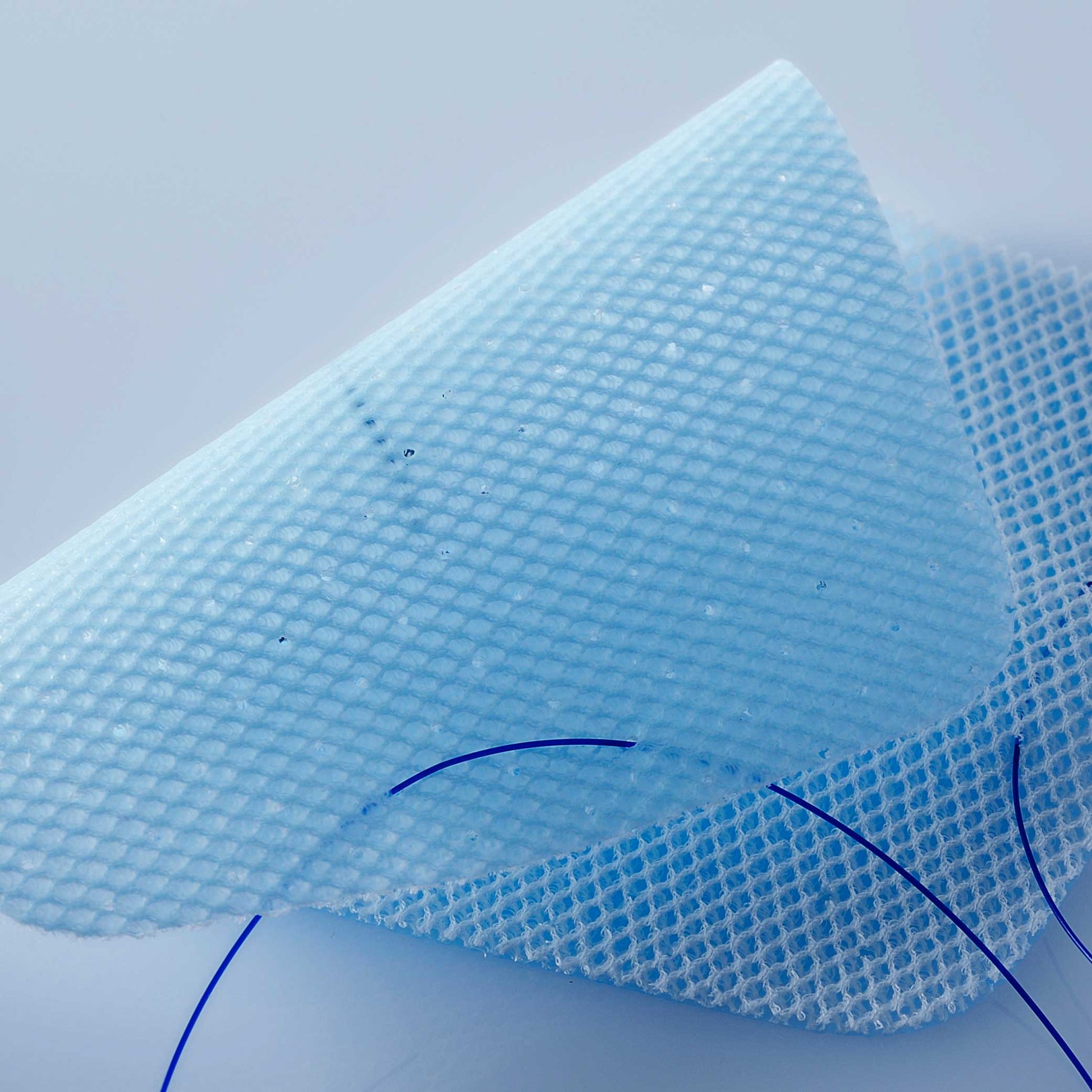 Plase chirurgicale Intra-Swing cu structură compusă (Dual Mesh)